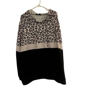 BloomChic Black and Cream Leopard Print Long sleeve Tee with Hood